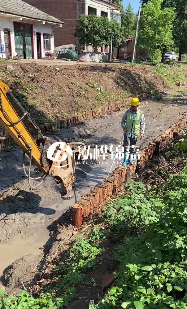 寧德河道清淤專(zhuān)業(yè)施工-挖掘機(jī)清理河底淤泥的深度如何控制？