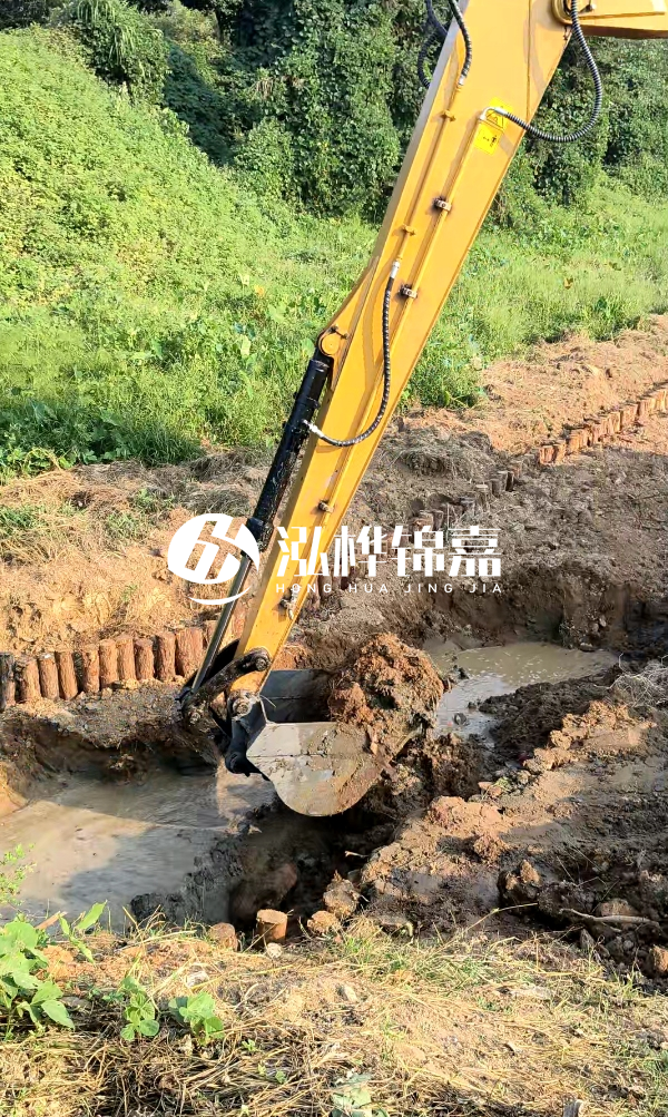 龍巖河道清淤專(zhuān)業(yè)施工-挖機(jī)清淤的效率怎么樣？