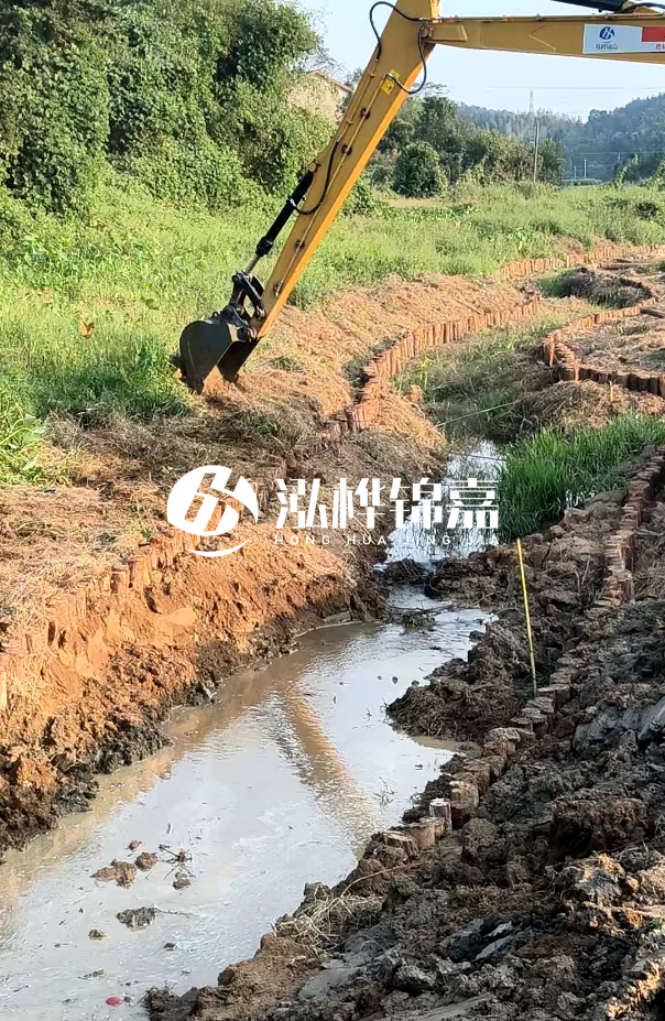 十堰河道清淤專(zhuān)業(yè)施工-打完松木樁后清理淤泥費(fèi)用高不高？