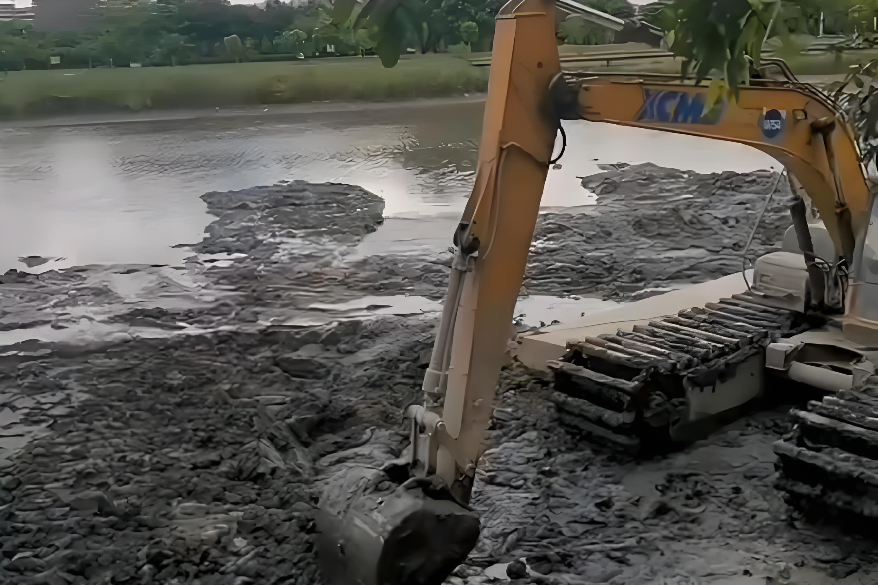 廣東東莞挖機(jī)清淤施工隊(duì)-水塘清淤需要請(qǐng)專業(yè)隊(duì)伍嗎？