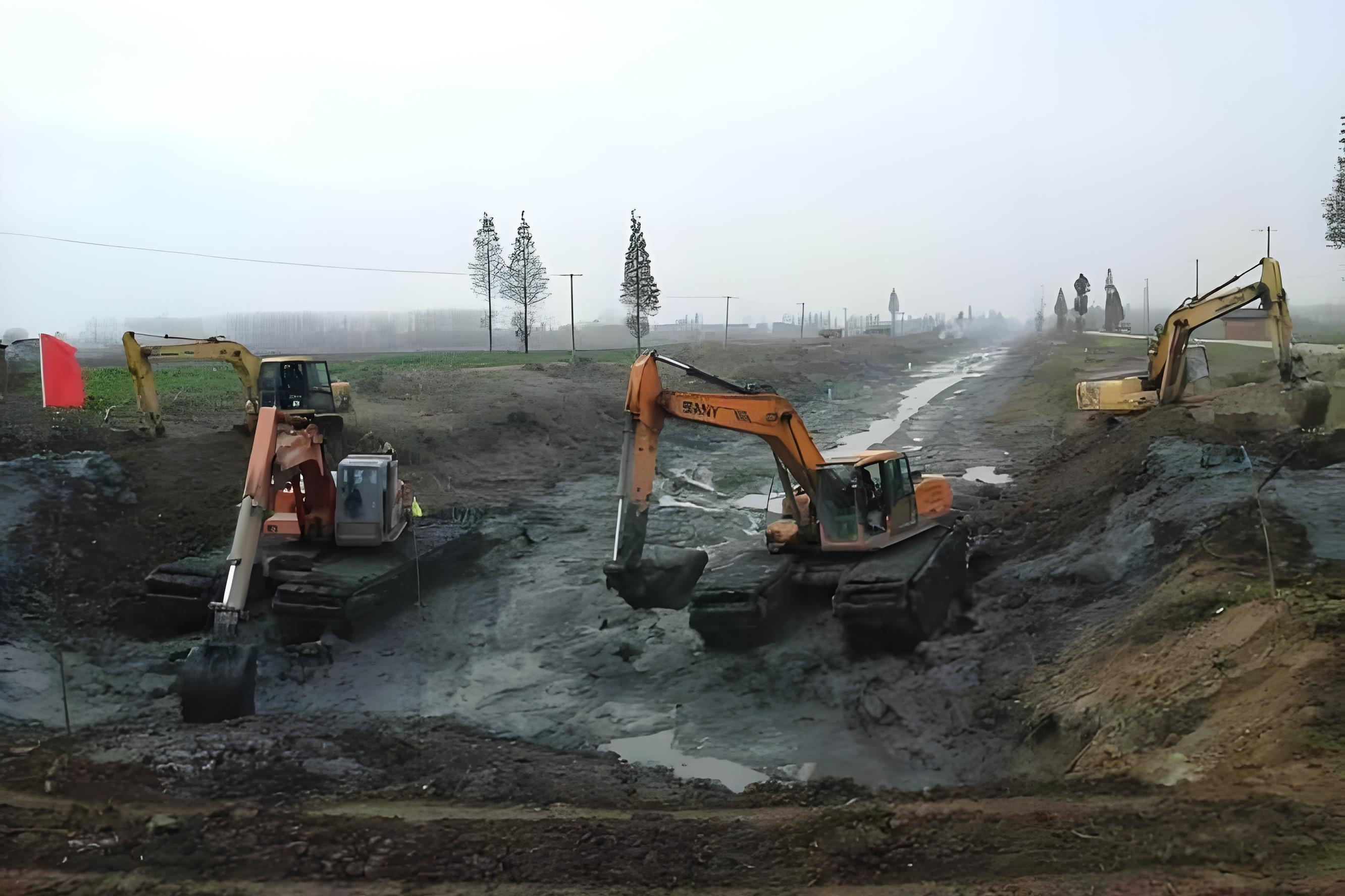 浙江溫州挖機(jī)清淤施工隊(duì) - 沼澤地清淤可否用長(zhǎng)臂挖機(jī)替代人工？