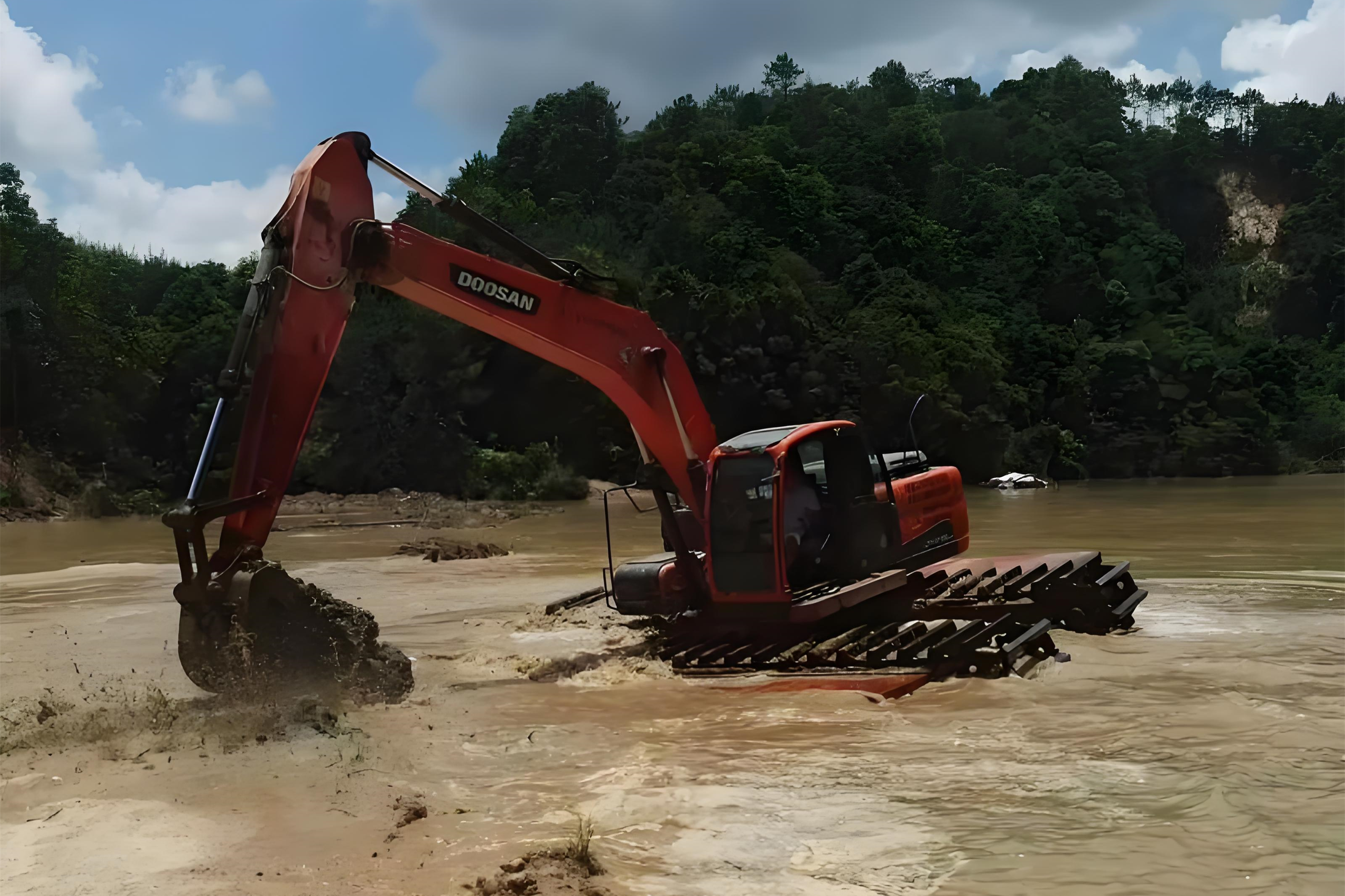 浙江杭州挖機(jī)清淤施工隊(duì)-沼澤地清淤需要先排水嗎？