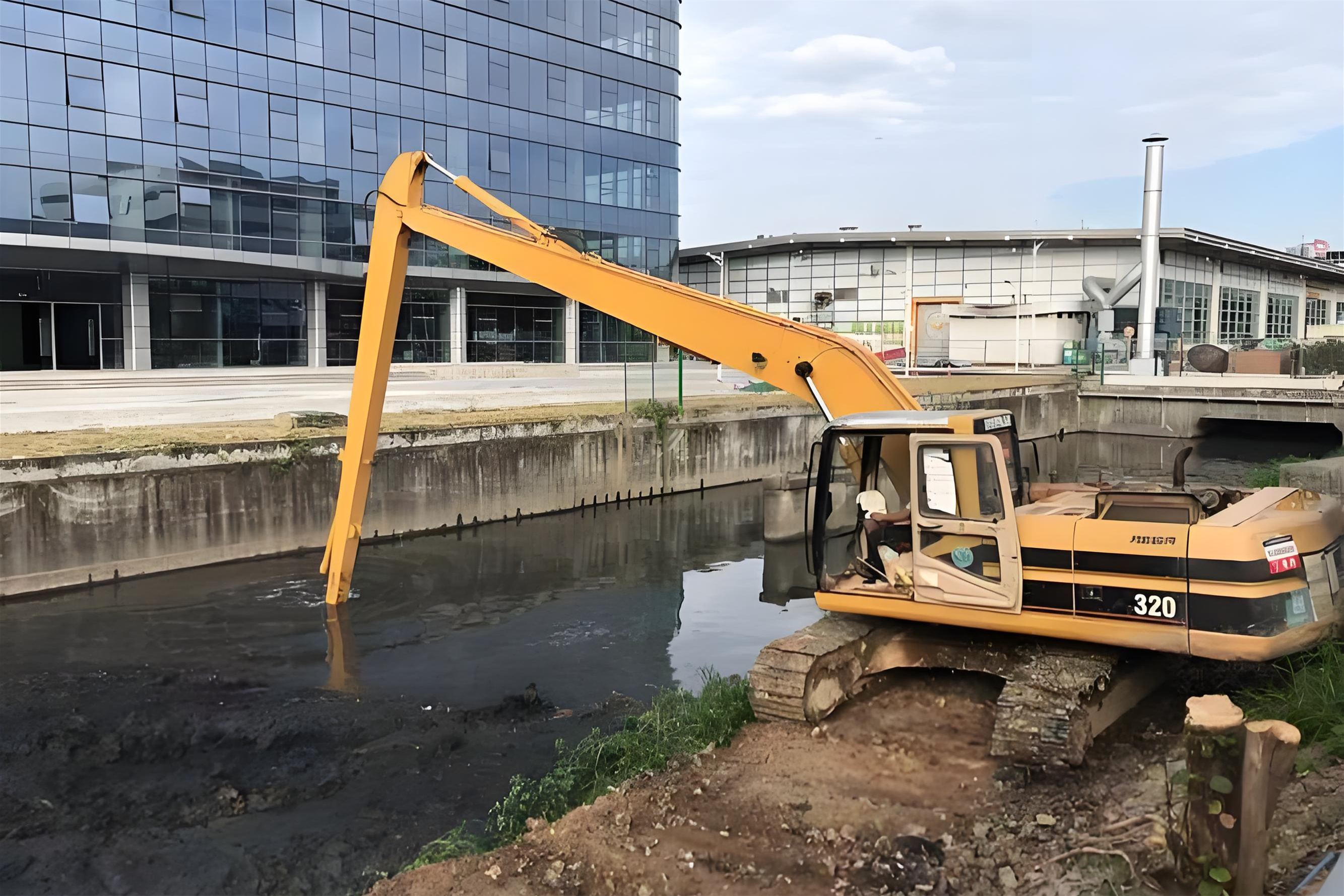 北京豐臺(tái)區(qū)水上挖機(jī)清淤隊(duì)-沼澤地清淤后土壤如何處理？