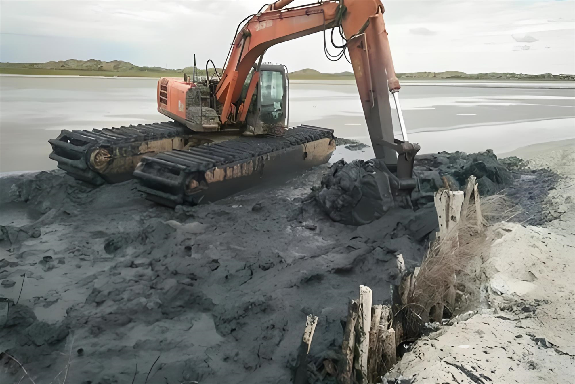 北京昌平區(qū)水上挖機(jī)清淤隊(duì)-挖機(jī)清淤效率受哪些因素影響？