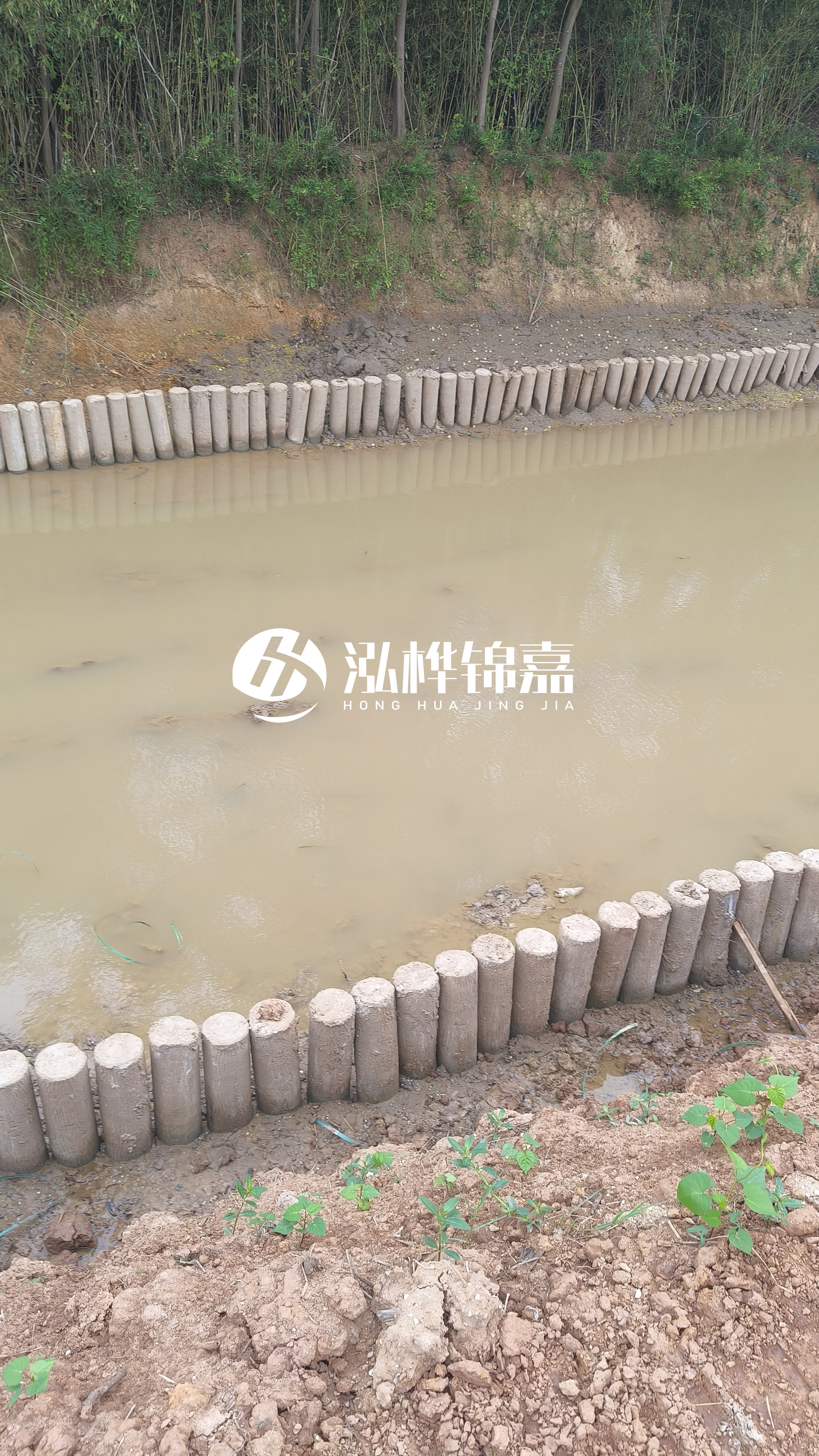 水泥仿木樁施工隊泓樺錦嘉 - 仿木樁施工的機(jī)械和松木樁施工通用嗎？